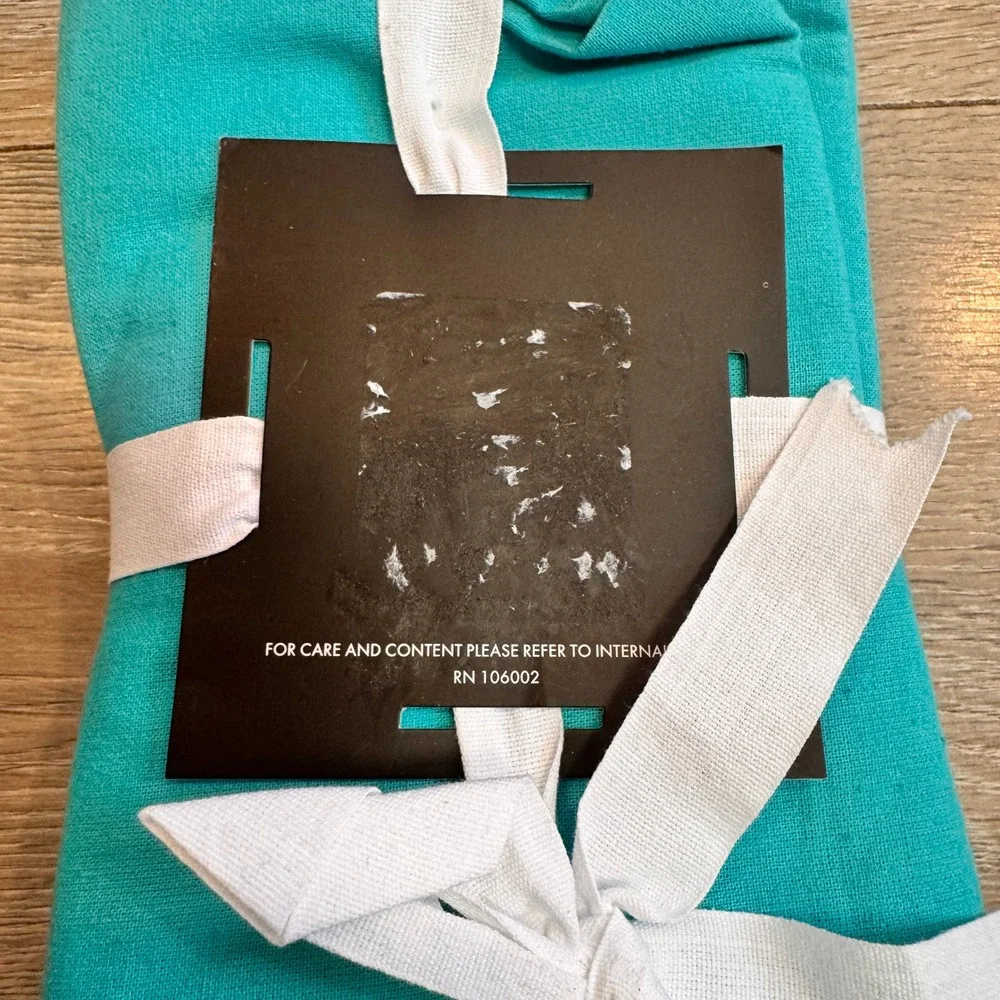 NWT Tahari Home Set of Eight Turquoise Napkins 18